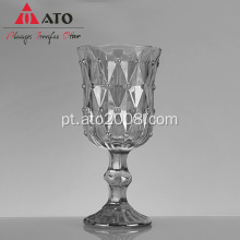 Copo de vidro de copo de pérola em copos de vinho em relevo